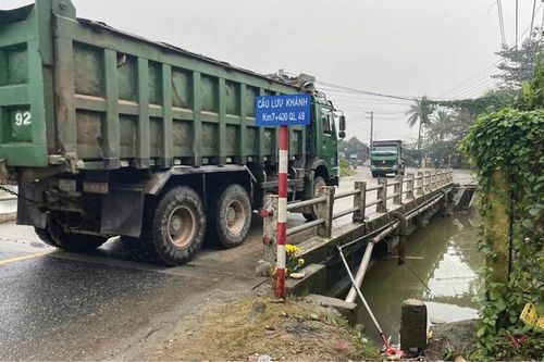 Sớm khắc phục 'điểm đen' ở cầu Lưu Khánh