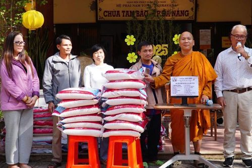 Đà Nẵng: Chùa Tam Bảo tặng quà từ thiện nhân Xuân Ất Tỵ - năm 2025