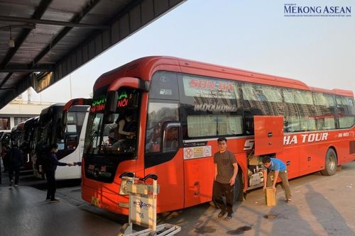 'Cháy' vé xe khách, tàu hỏa dịp Tết từ Hà Nội về miền Trung