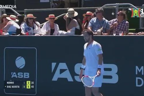 Cameron Norrie nhận cảnh cáo từ trọng tài