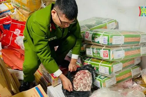 Liên tiếp phát hiện thực phẩm không rõ nguồn gốc xuất xứ