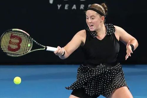 Jelena Ostapenko vượt qua Magadelena Frech tại giải Adelaide International