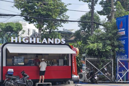 Highlands toan tính gì khi ra cây xăng bán cà phê?