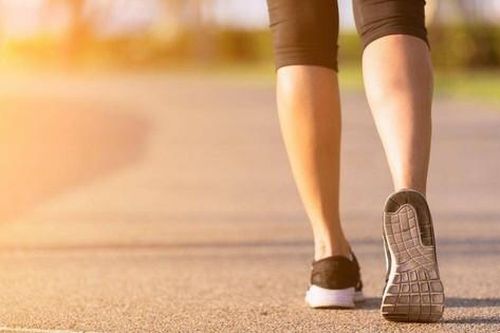 Đi bộ buổi sáng mùa đông có thể làm trầm trọng thêm những vấn đề sức khỏe nào?