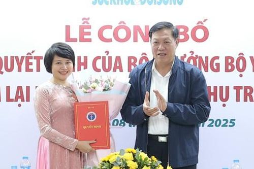 Trao quyết định bổ nhiệm lại Phó Tổng Biên tập Báo Sức khỏe và Đời sống đối với bà Trần Yến Châu