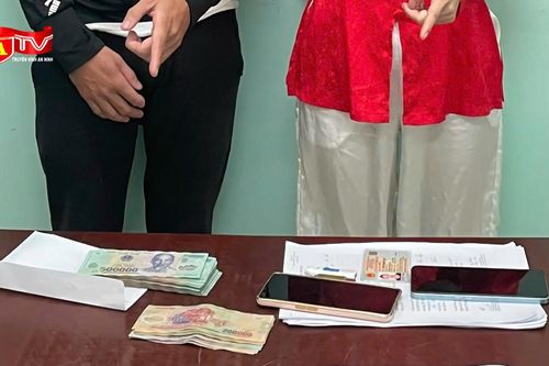 Vợ bày mưu tống tiền người tình của chồng bằng clip nóng