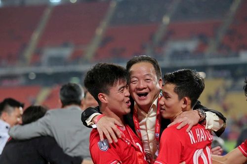 Khi tình yêu bóng đá kết nối trái tim tới trái tim