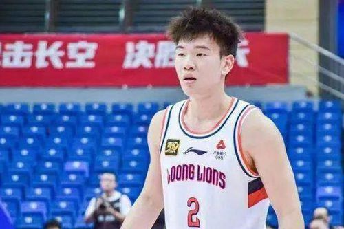 Cầu thủ bóng rổ Trung Quốc bị đình chỉ vì giấu bạn gái trong... vali
