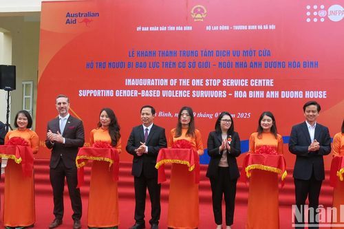 Khai trương Ngôi nhà Ánh Dương tại Hòa Bình dành cho phụ nữ bị bạo lực giới