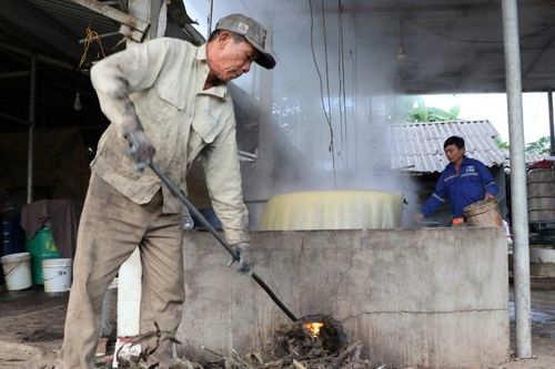 Làng mật mía trứ danh xứ Nghệ đỏ lửa từ sáng đến tối