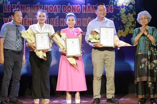 Hội Sân khấu Thành phố Hồ Chí Minh trao giải A cho hai vở 'Đồng chí' và 'San hô đỏ'