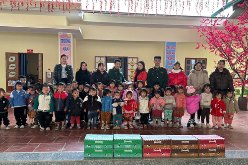 'Xuân đoàn kết - Tết thắm tình quân nhân' tại Háng Đồng