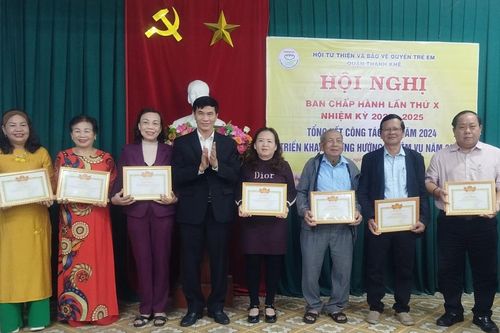 Hơn 3,3 tỷ đồng hỗ trợ hộ nghèo, trẻ em có hoàn cảnh khó khăn