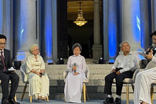 Sáng mãi ngọn lửa Trần Văn Ơn