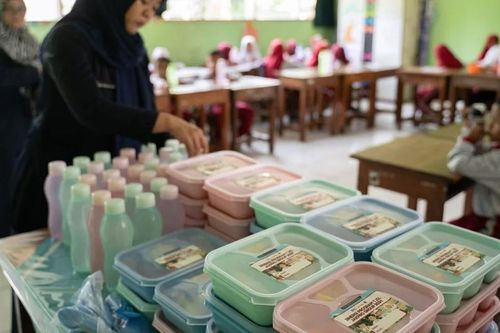 Indonesia triển khai bữa trưa trường học miễn phí