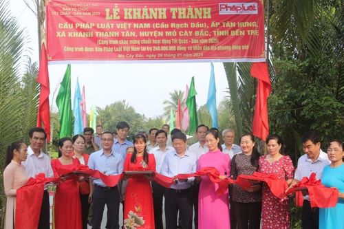 Khánh thành cầu Pháp Luật Việt Nam ở Bến Tre