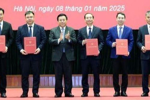 Bản tin 8H: Bổ nhiệm cán bộ theo quyết định của Bộ Chính trị