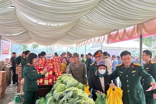 Tết sớm từ 'Phiên chợ 0 đồng' ở Thanh Hóa