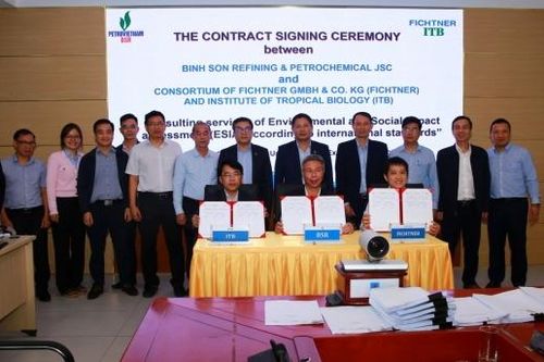 Ký hợp đồng tư vấn đánh giá tác động môi trường và xã hội phục vụ vay vốn Dự án NCMR NMLD Dung Quất