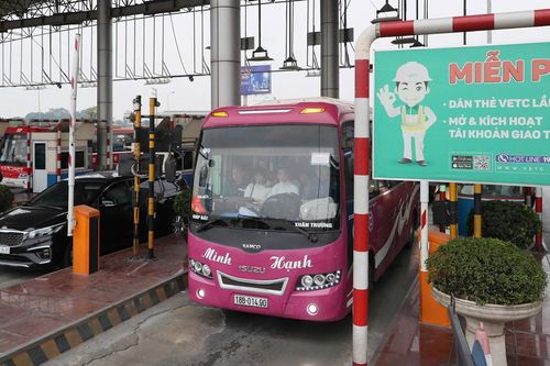 Hơn 590.000 tài khoản ETC hết tiền gây ùn tắc, sao không trừ qua thẻ ngân hàng?