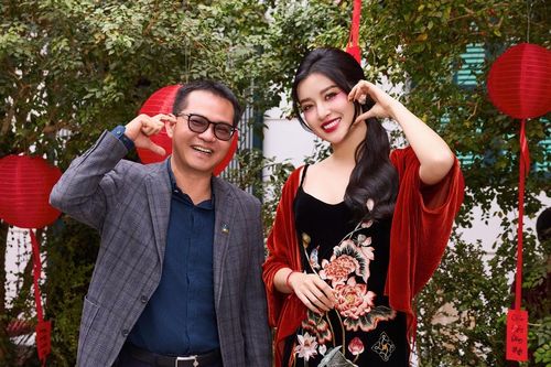 NSND Trung Hiếu nhí nhảnh bên á hậu Huyền My