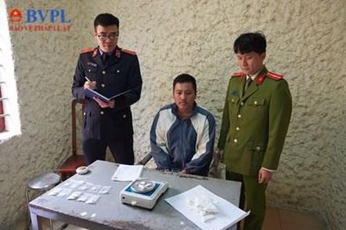 Bắt giữ 1 đối tượng, thu giữ 5 gói và 1 bánh heroin