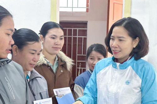 Hội LHPN thành phố Hà Nội tổ chức chương trình 'Đồng hành cùng phụ nữ biên cương' tại huyện Kỳ Sơn
