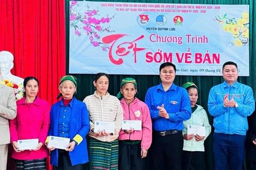 'Tết sớm về bản' tại xã Nậm Giải, huyện Quế Phong