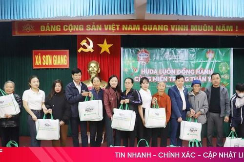 Ấm áp chương trình 'Trao quà Tết – kết nối yêu thương' ở Hương Sơn