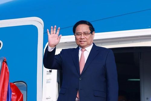 Thủ tướng Chính phủ Phạm Minh Chính tới Vientiane, bắt đầu thăm Lào