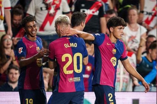 Quyết định tạm thời của CSD cho Barcelona gây tranh cãi