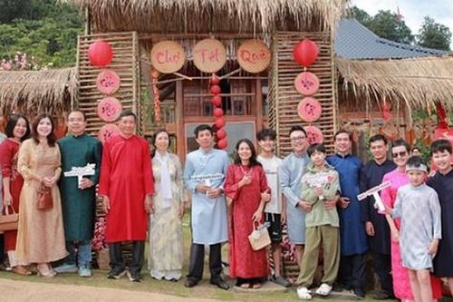 Giữa thời hiện đại, nét đẹp Tết xưa bất ngờ được lưu giữ