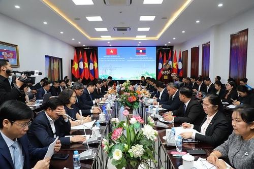 Năm 2024, kim ngạch thương mại Việt Nam - Lào đạt hơn 2 tỷ USD