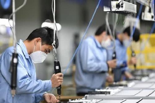 Hoàn thiện thể chế, chính sách cho người lao động, người có công