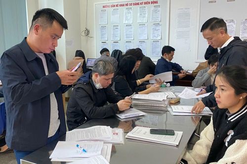 Người dân Hà Nội 'sốc' khi đóng tiền sử dụng đất tăng vọt theo bảng giá mới