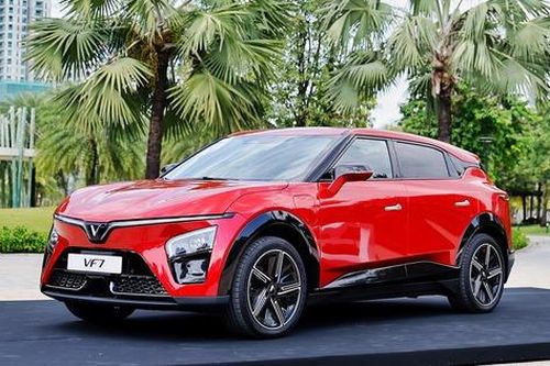 Giá ô tô biến động trái chiều dịp đầu năm