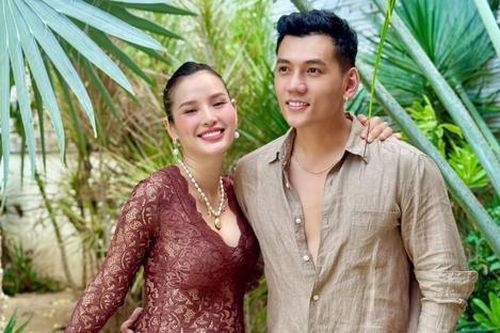 Phương Trinh Jolie uốn dẻo, tập yoga ở tháng cuối thai kỳ