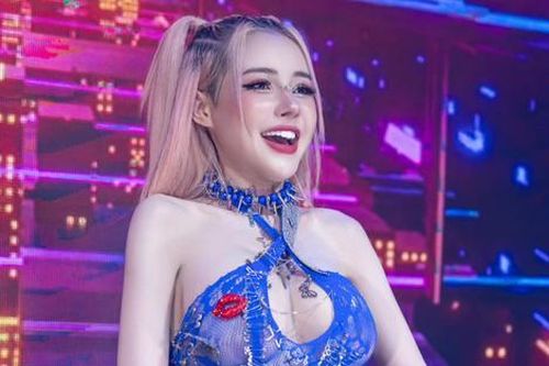 Ngân 98 phủ nhận chuyện có 'nhiều show' nhờ ăn mặc hở hang