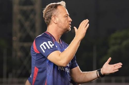 Báo Thái Lan: HLV Polking chê Supachok
