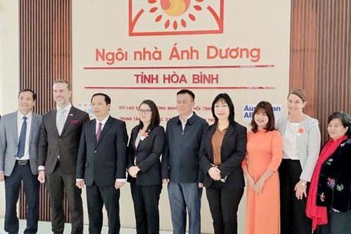 Khai trương Ngôi nhà Ánh Dương tại Hòa Bình hỗ trợ phụ nữ và trẻ em gái bị bạo lực giới