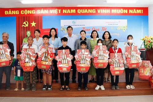 Triệu phần quà san sẻ yêu thương