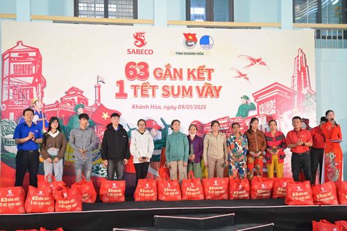 Tỉnh đoàn và SABECO trao 500 suất quà Tết cho công nhân, ngư dân khó khăn