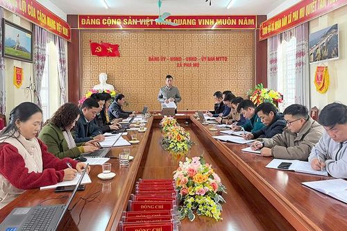 Đoàn kiểm tra số 3 Tiểu ban Văn kiện Đại hội Đảng bộ huyện Than Uyên làm việc tại xã Pha Mu