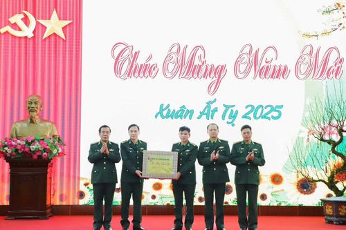 Đoàn công tác Đảng ủy, Bộ Tư lệnh Bộ đội Biên phòng thăm, chúc Tết cán bộ, chiến sĩ Biên phòng Lai Châu