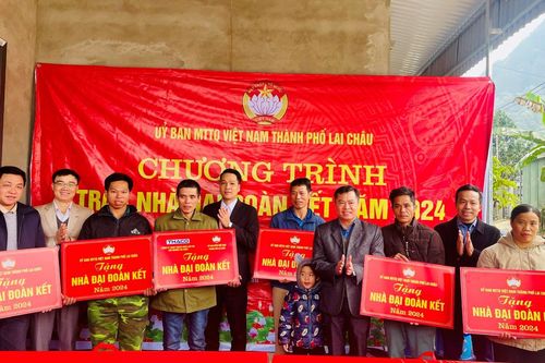 Trao nhà đại đoàn kết năm 2024