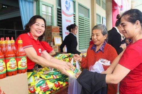 Chung tay vì người yếu thế