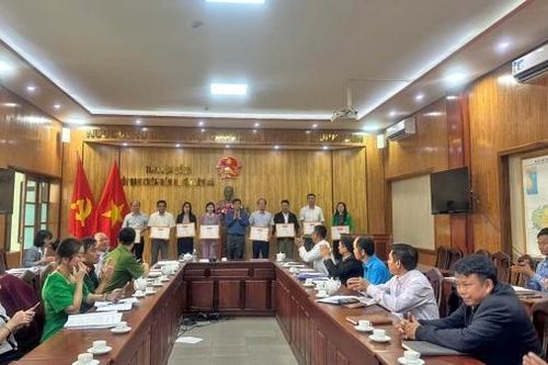 Lâm Hà: Khen thưởng các cá nhân, tập thể trong thực hiện quy chế dân chủ ở cơ sở