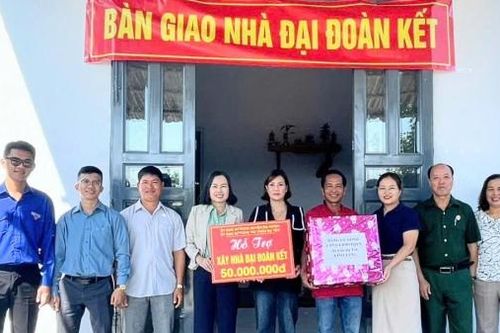 Đạ Huoai: Bàn giao 7 căn nhà đại đoàn kết cho các gia đình có hoàn cảnh khó khăn