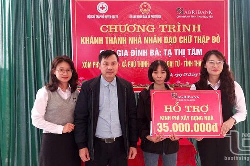 Đại Từ: Tặng quà, trao nhà nhân đạo cho người nghèo