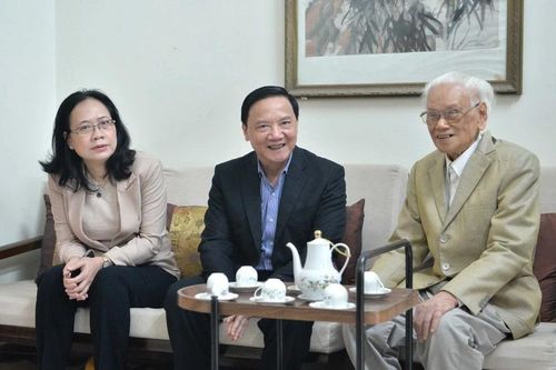 Phó Chủ tịch Quốc hội Nguyễn Khắc Định thăm, chúc Tết gia đình các cố Phó Chủ tịch Quốc hội